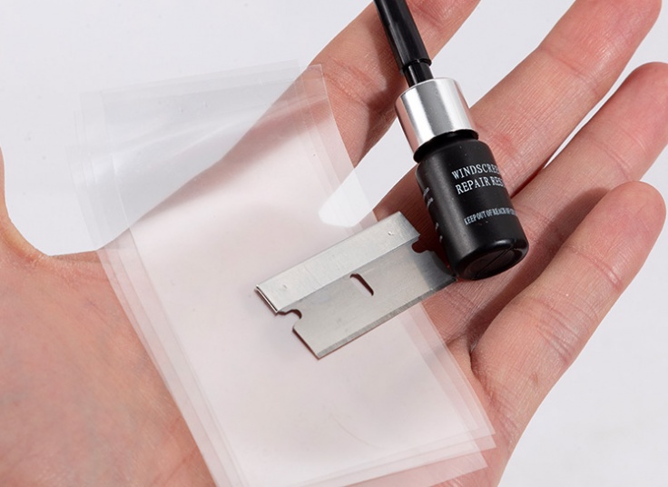 چسب ترمیم شیشه خودرو