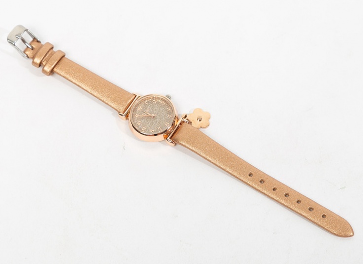 ساعت زنانه آویز دار Dior