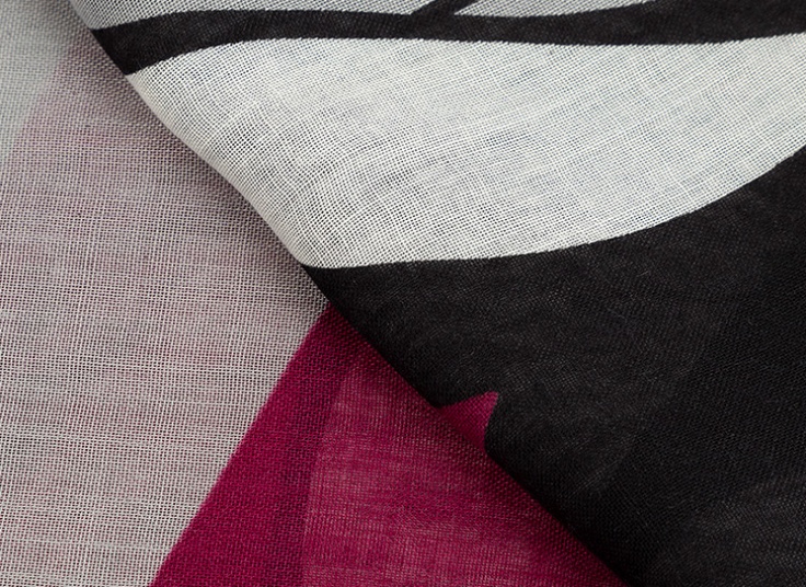 روسری نخی طرح Valentino