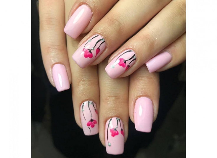 خدمات ناخن صورتگر ماه