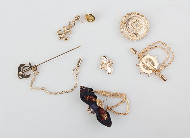 سنجاق سینه و کراوات