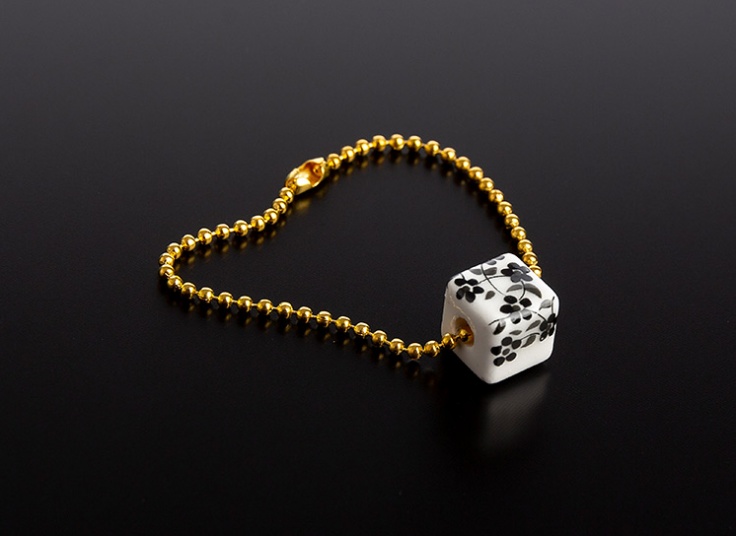 آویز ساعت Beady