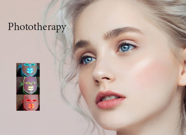 جوانسازی پوست صورت با فوتوتراپی در کلینیک آلفا