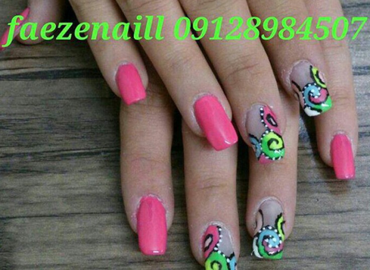 خدمات ناخن در سالن فائزه