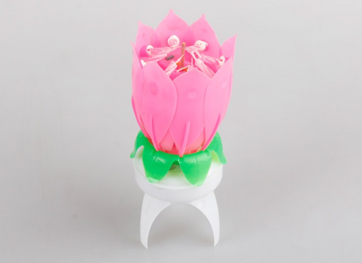 شمع موزیکال جادویی