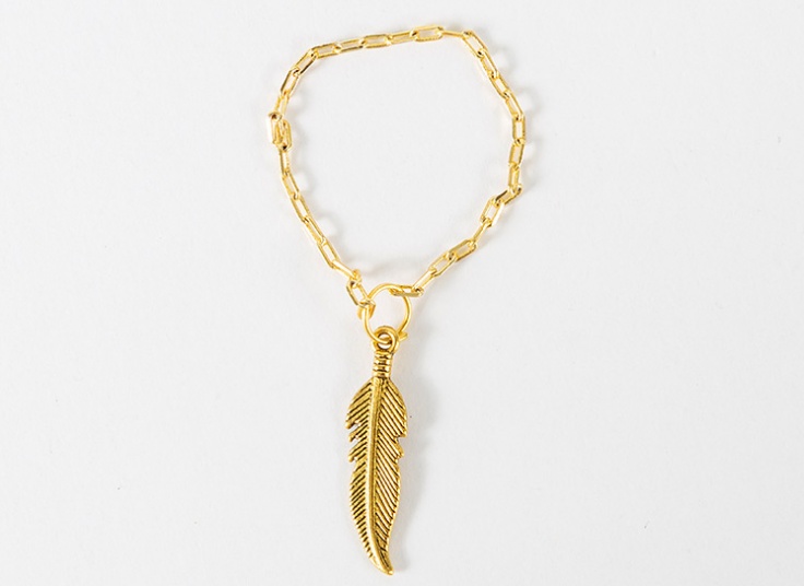 آویز ساعت طلایی