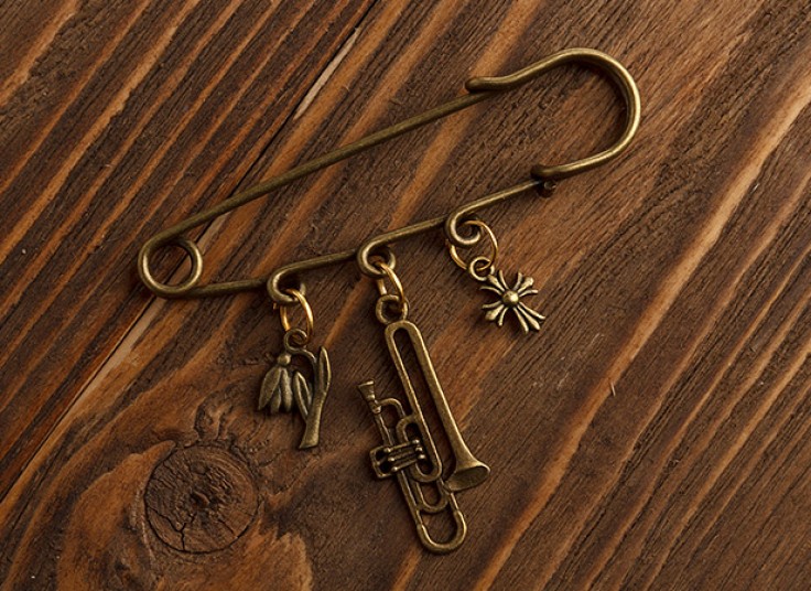 سنجاق سینه دست ساز