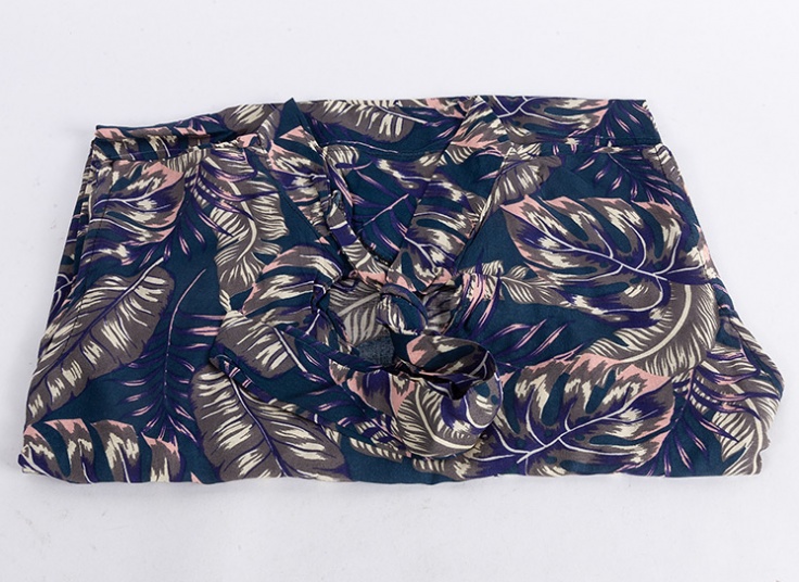 تاپ یقه گره‌ای نخی طرحدار