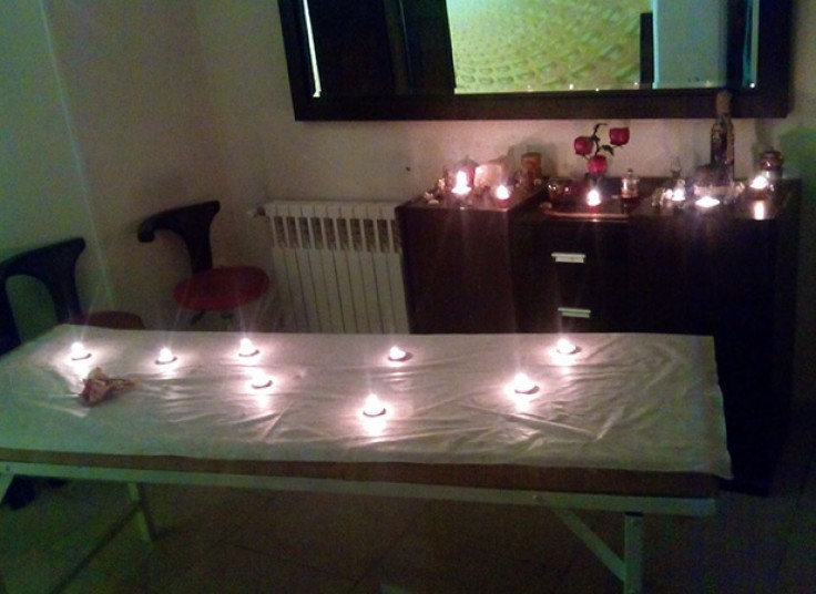 ماساژ در سالن عطرین