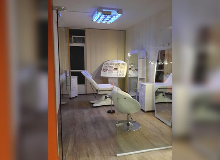 پاکسازی و ماساژ صورت در سالن آلامد