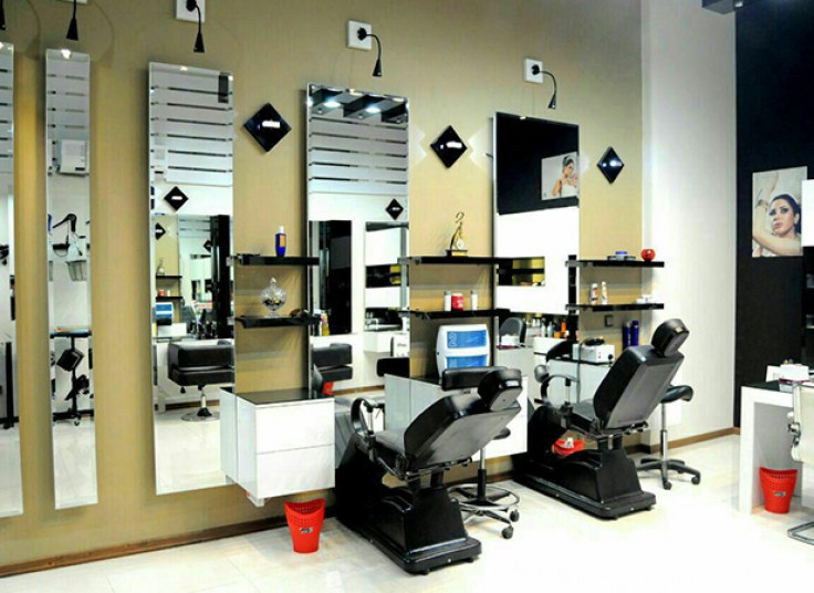 ماسک گچی همراه با ماساژ در سالن آرزو براتی