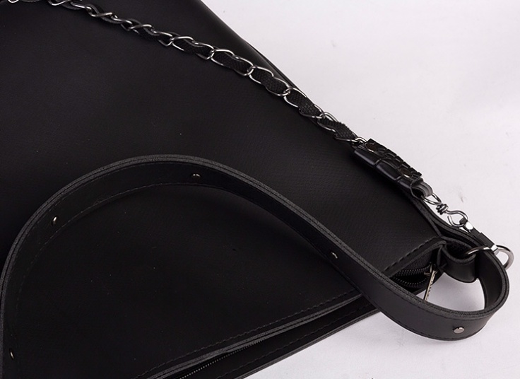 کیف دوشی زنانه طرح گل‌میخ