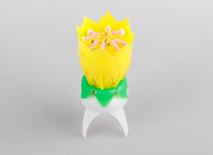 شمع موزیکال جادویی