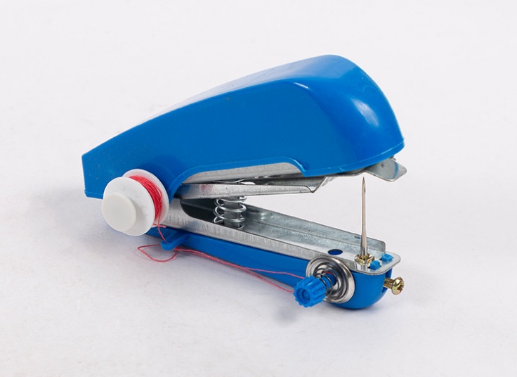 چرخ خیاطی مسافرتی مدل منگنه ای