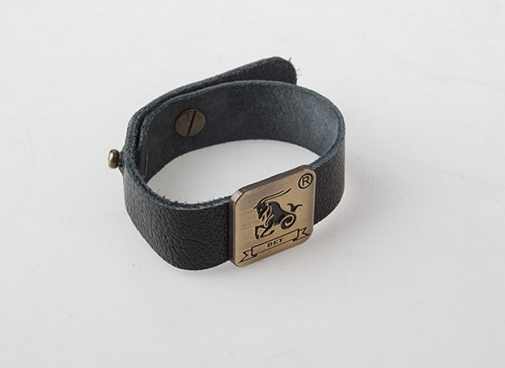 دستبند چرمی ماه تولد