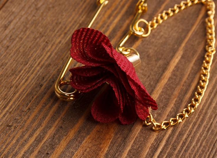 سنجاق سینه دست ساز