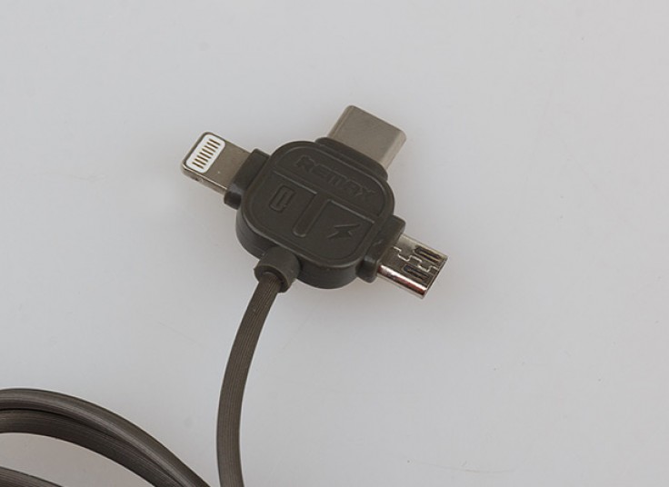 استند و شارژر خودرو Remax