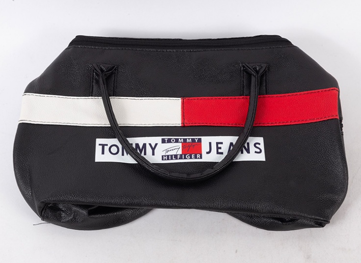 ساک چرمی ورزشی Tommy Hilfiger