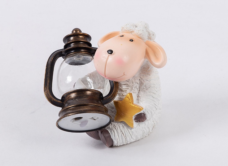 مجسمه گوسفند فانوس دار