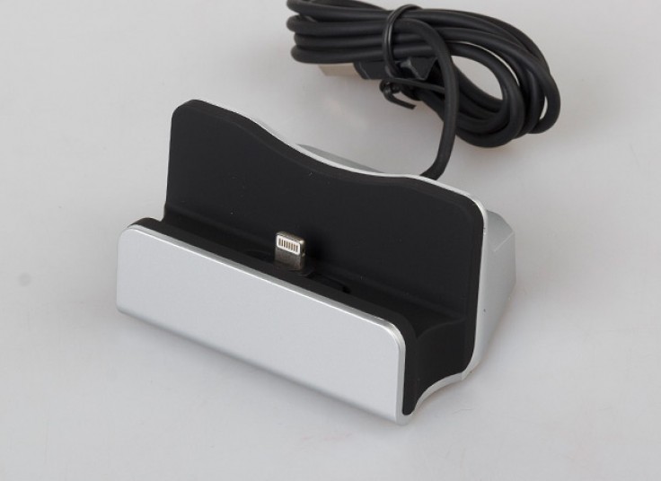 استند و شارژر موبایل رومیزی