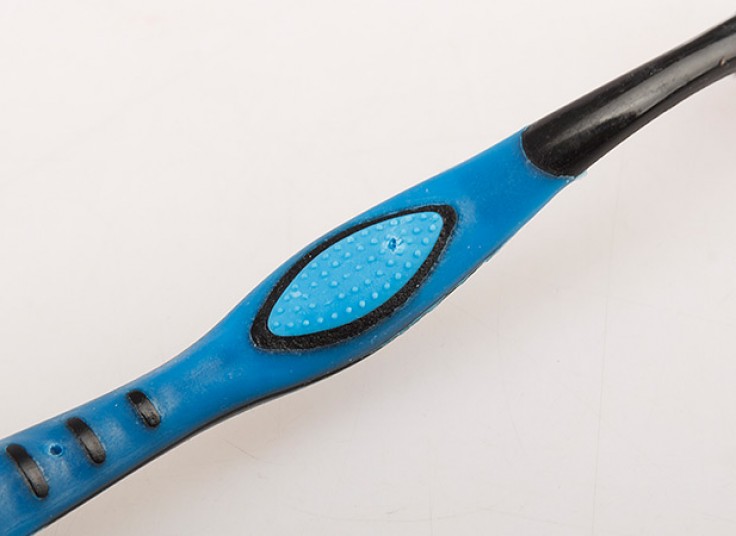 مسواک زغالی Self Reliance