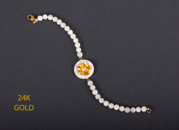 دستبند با گل روکش طلا