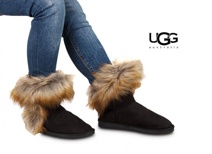 نیم بوت خزدار طرح UGG