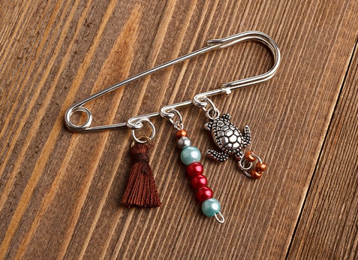 سنجاق سینه دست ساز