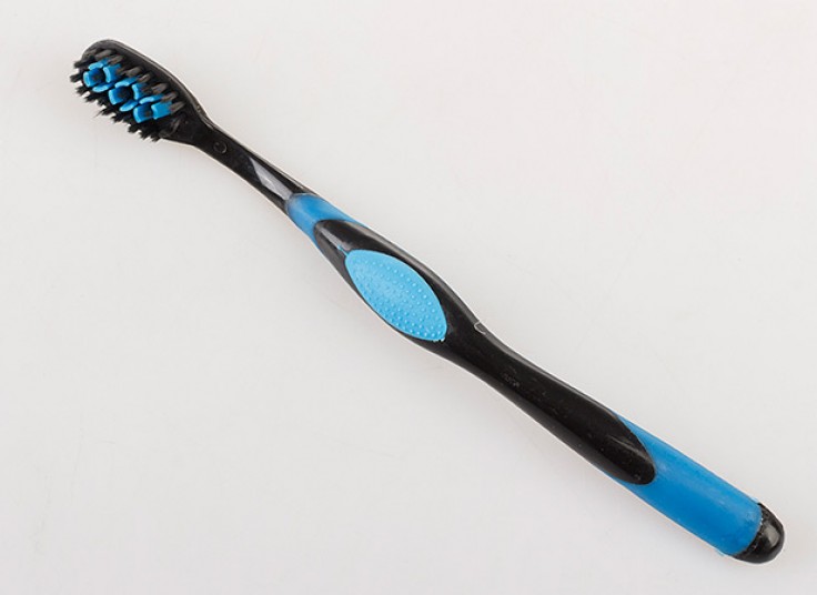 مسواک زغالی Self Reliance