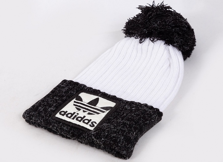 کلاه بافت طرح adidas