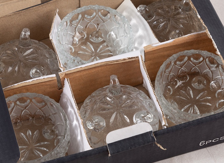 ظرف ترشی پایه دار