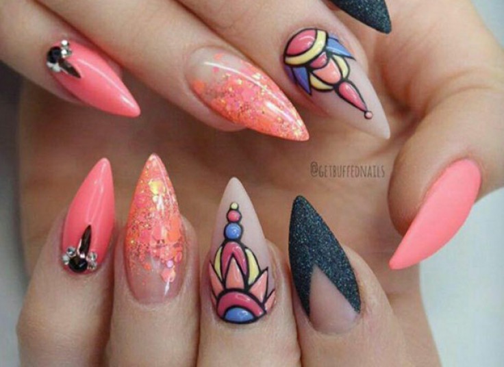 خدمات ناخن سالن زیبایی فریبا