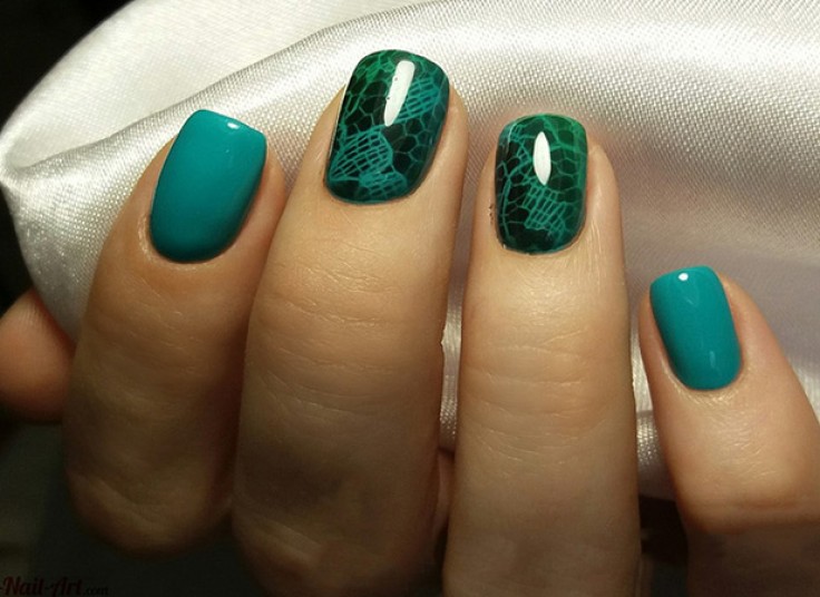 آموزش کاشت ناخن سالن فریبا