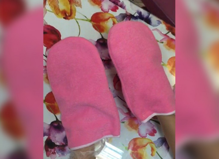 پارافین تراپی بهمراه مانیکور و پدیکور سالن چهره نگاران