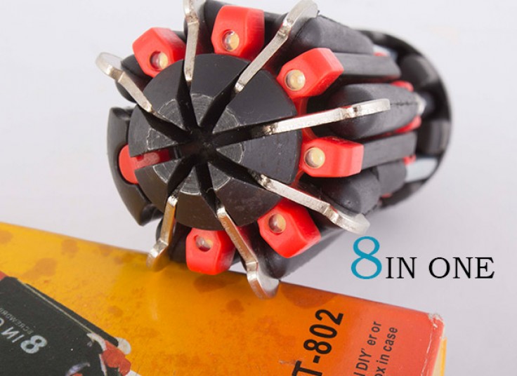 ابزار ۸ کاره با چراغ قوه