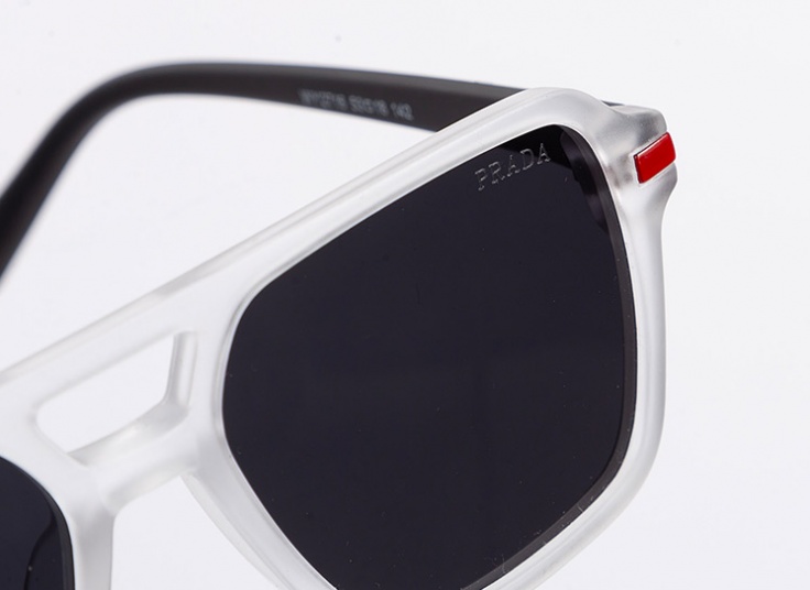 عینک پلاریزه Prada مدل WY2716