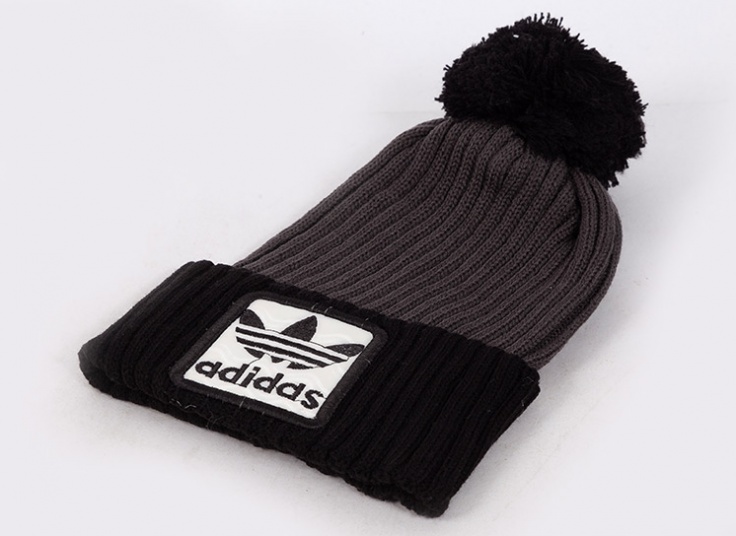 کلاه بافت طرح adidas