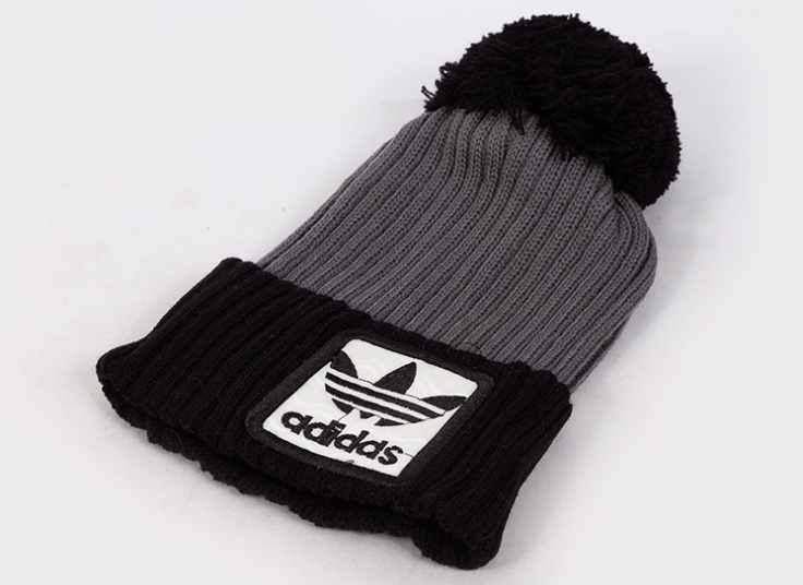 کلاه بافت طرح adidas