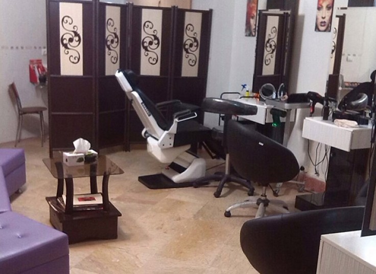 کاشت ناخن سالن سانی