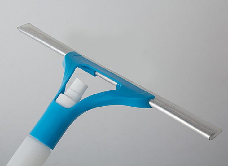 شیشه پاک کن اسپری دار