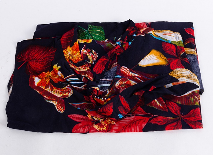 تاپ یقه گره‌ای نخی طرحدار