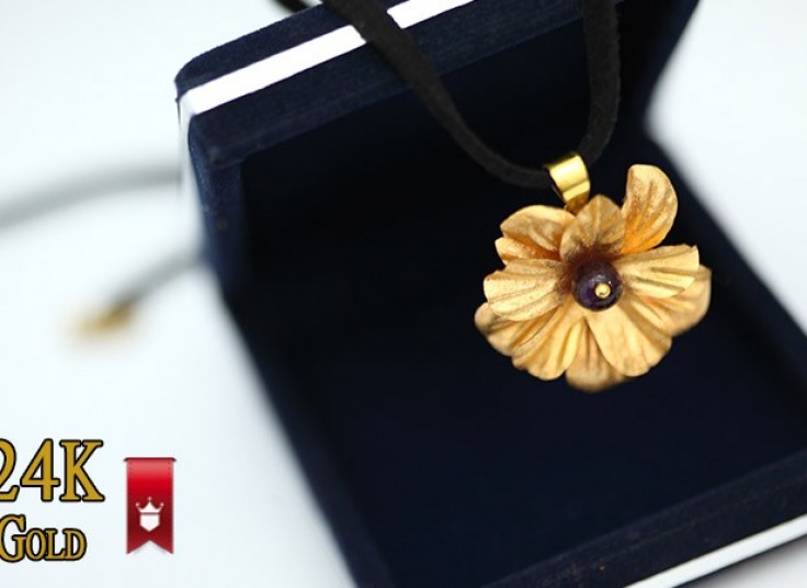 تخفیف ۴۲ درصدی گردنبندهای گل طلا