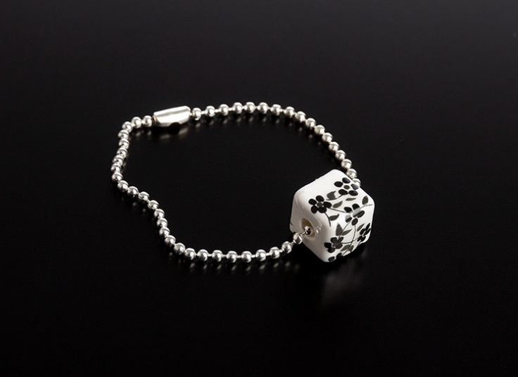 آویز ساعت Beady