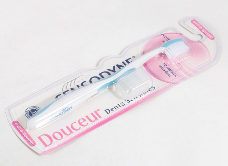 مسواک SENSODYNE مدل Douceur Dents Sensibles