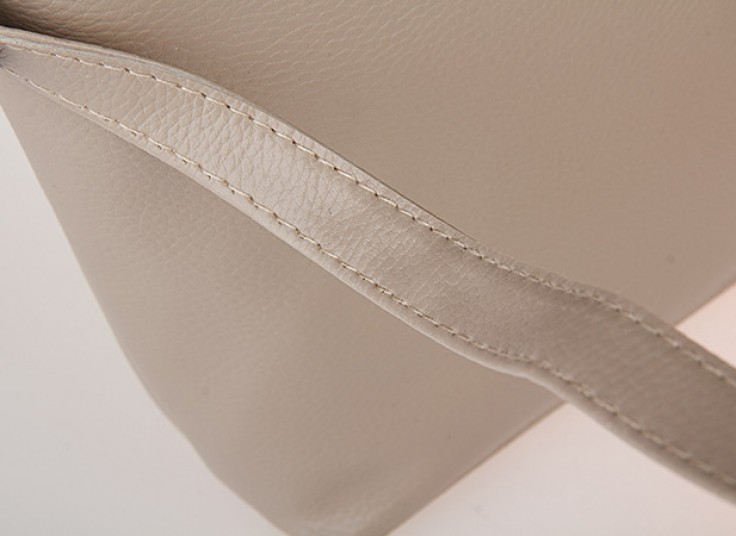 کیف کج طرح Valentino