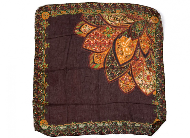 روسری نخی گل‌دار