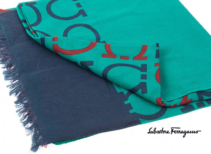 شال Salvatore Ferragamo