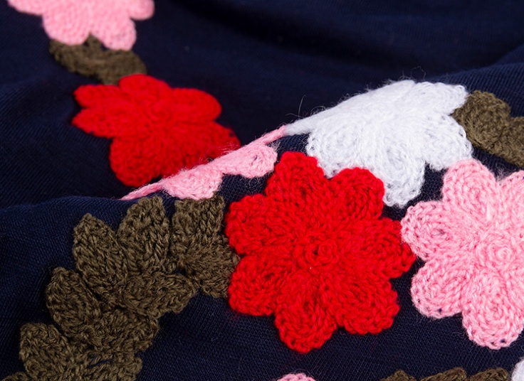 تیشرت زنانه گلدوزی شده Petal