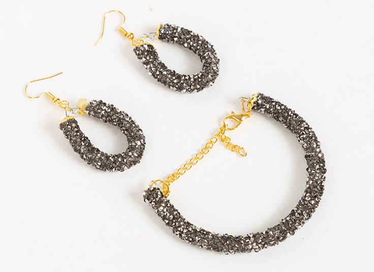 گوشواره و دستبند کریستالی