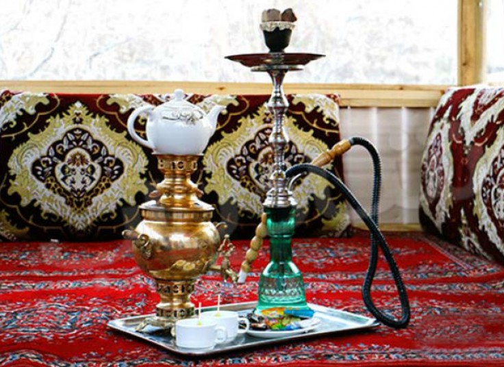 چای و قلیان باغچه رستوران محفل